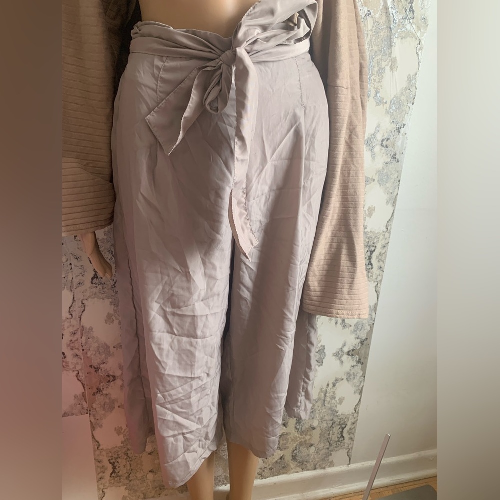 LIGHTWEIGHT BEIGE CROPPED LOOSE LEG WITH BOW TIE DETAIL